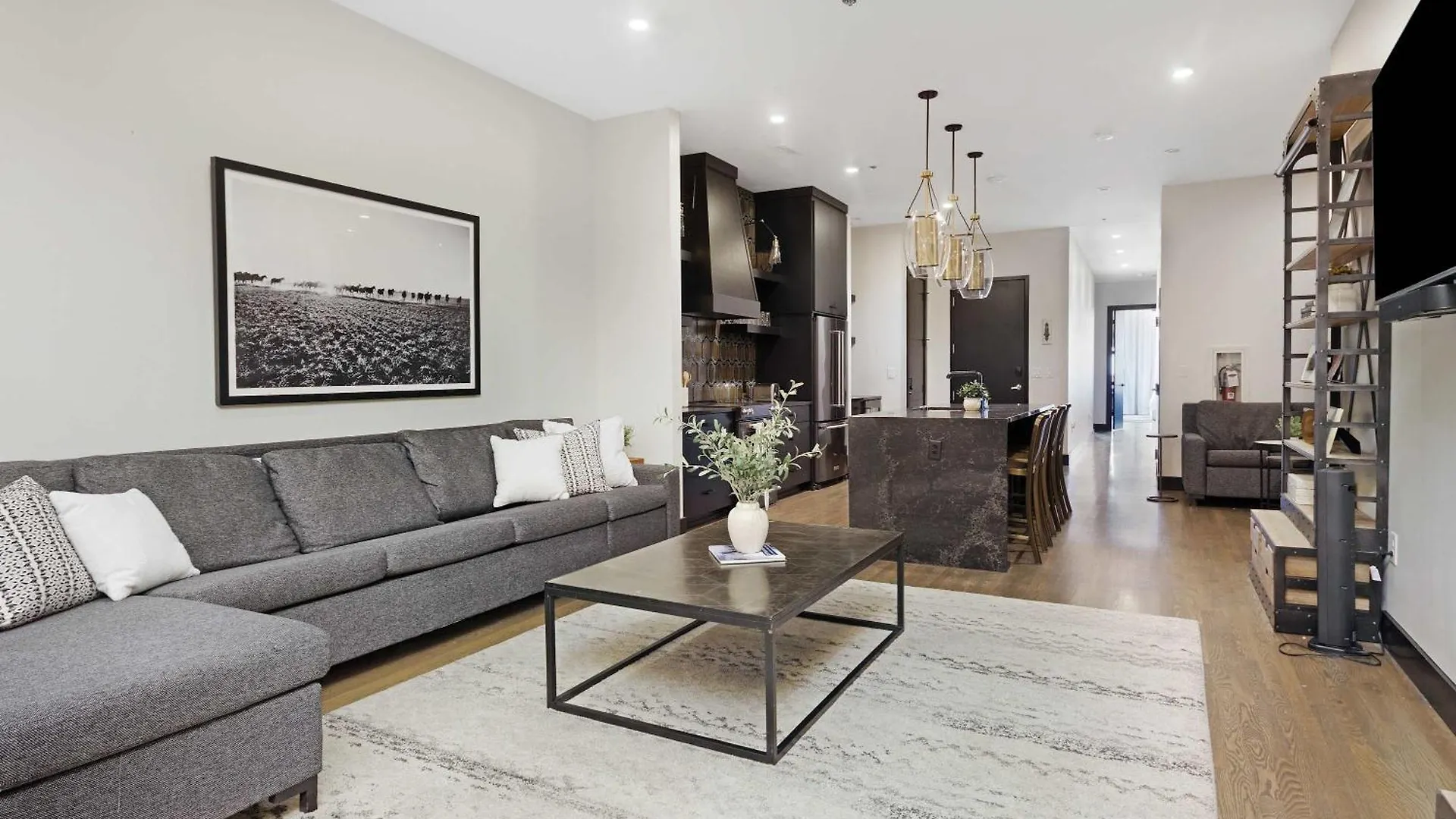 kontakty French\'S Luxury Condo - Steps From Broadway